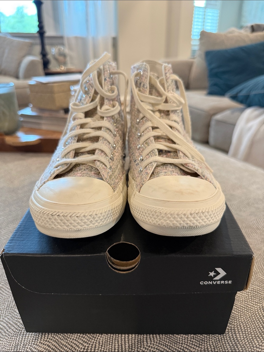 Used woman‘s converse size 8.5